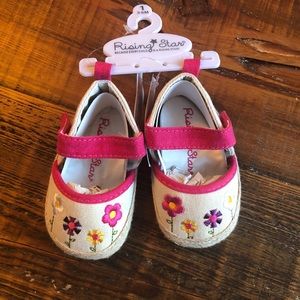 NWT Baby Girl Flower Crib Sandals